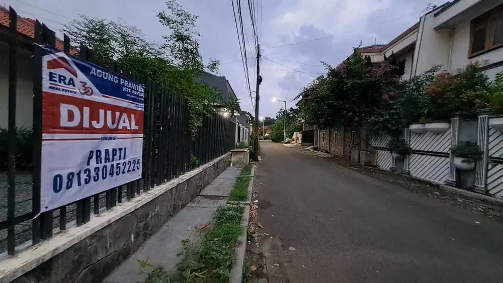 Rumah Besar Rawamangun Harga Bagus, Jalan Lebar 3 mobil