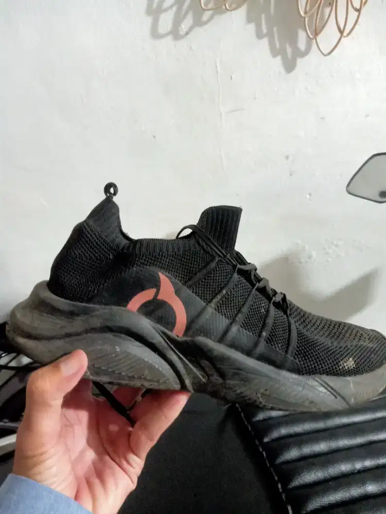 Sepatu Running ortuseight
