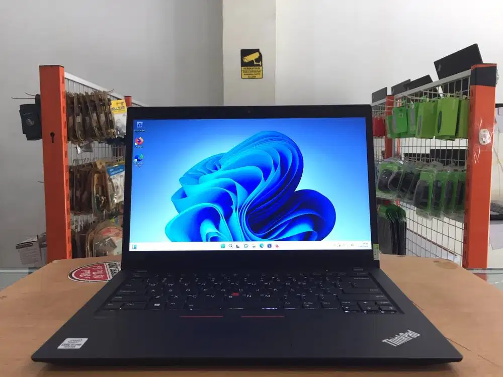 Lenovo ThinkPad T14S Core i5Gen10 Ram 16Gb SSD 256Gb Slim Mulus sekali
