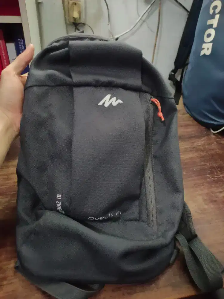 Tas hitam dcthlon