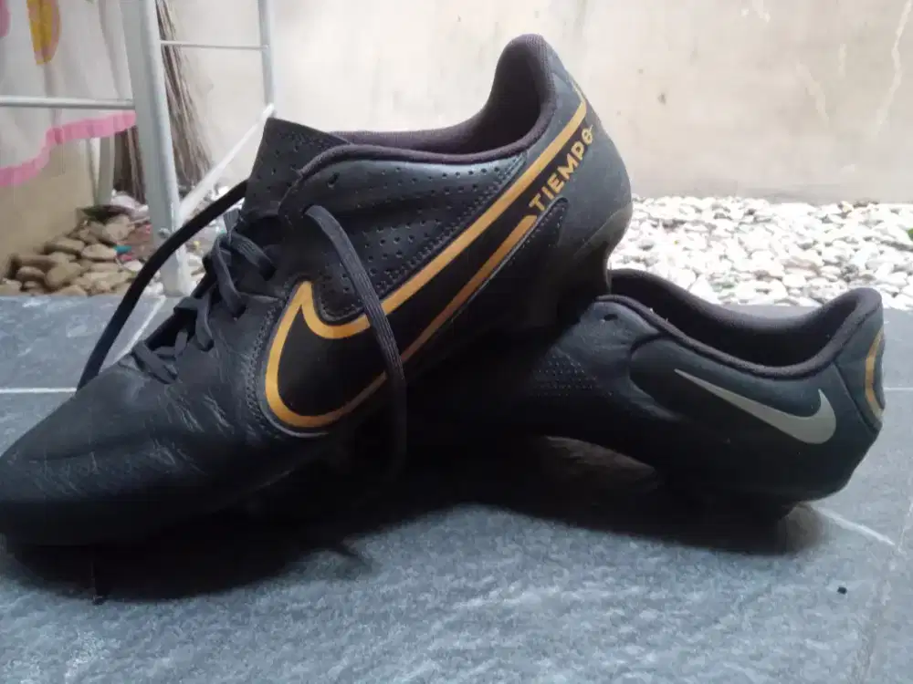 Sepatu bola / sepatu futsal nike