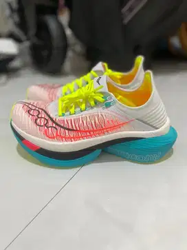 Saucony Endorphin Elite 2 NEW mulus