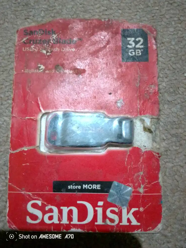 Flashdisk merk Sandisk cruzerblade
