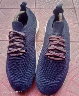 Sepatu santai bahan rajut