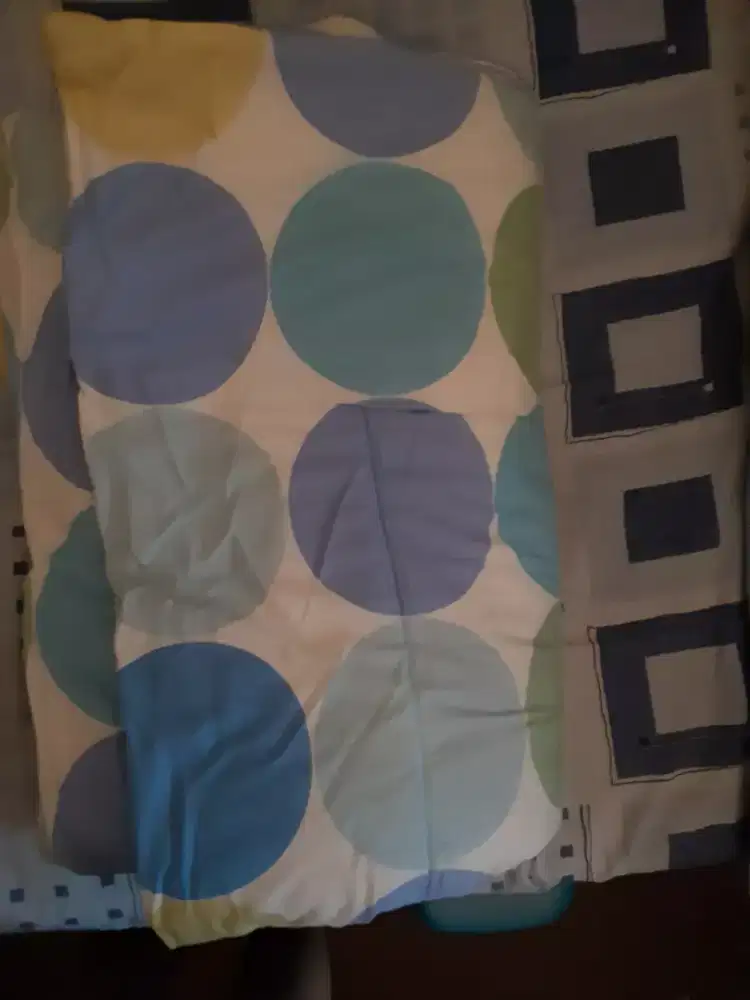 Bed cover motif seperti di gambar