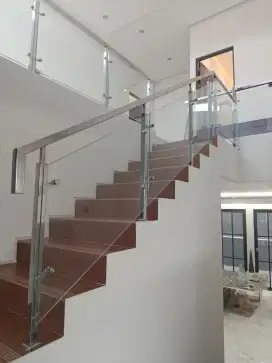 Pemasangan reling tangga stanlis kaca