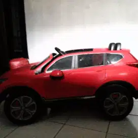 Mainan mobil anak Aki