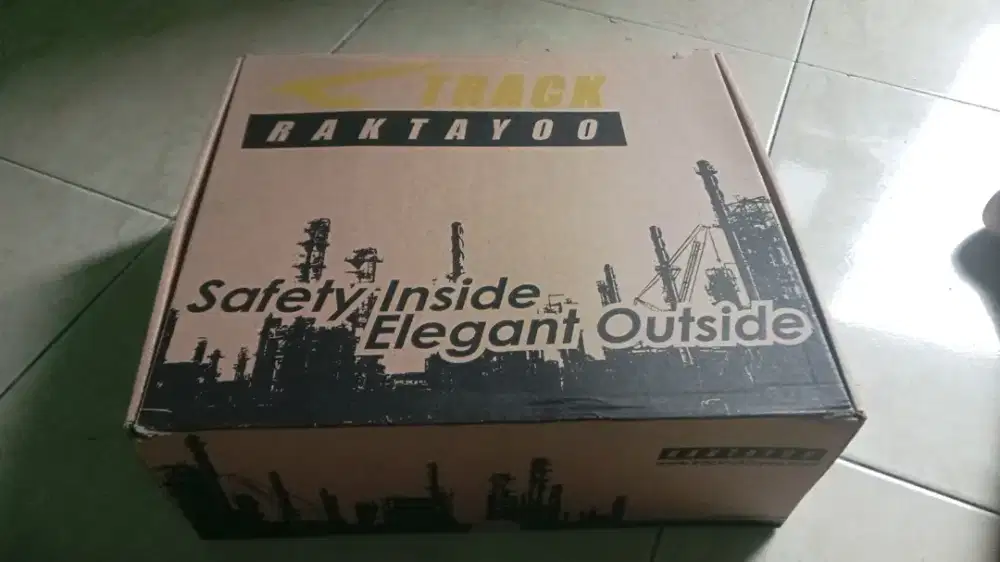 Sapatu sefti ukuran 42