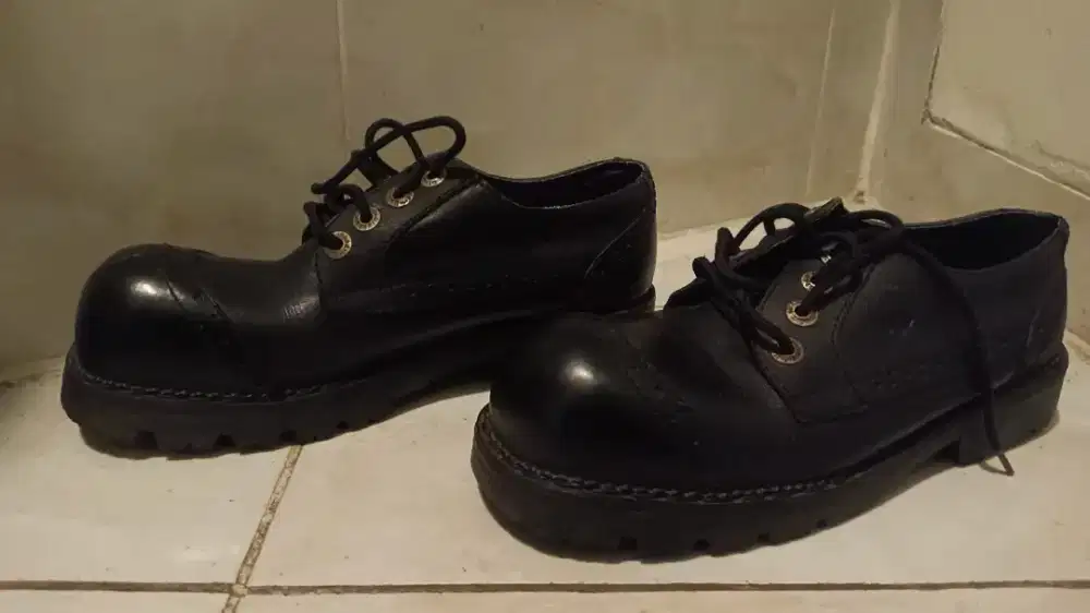 Underground shoes made in england size 41 bukan dr martines