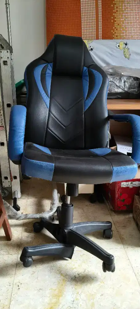 bangku gaming patah kaki