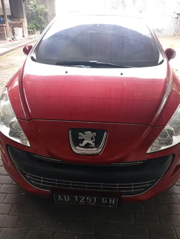 Dijual Mobil Peugeot th 2008