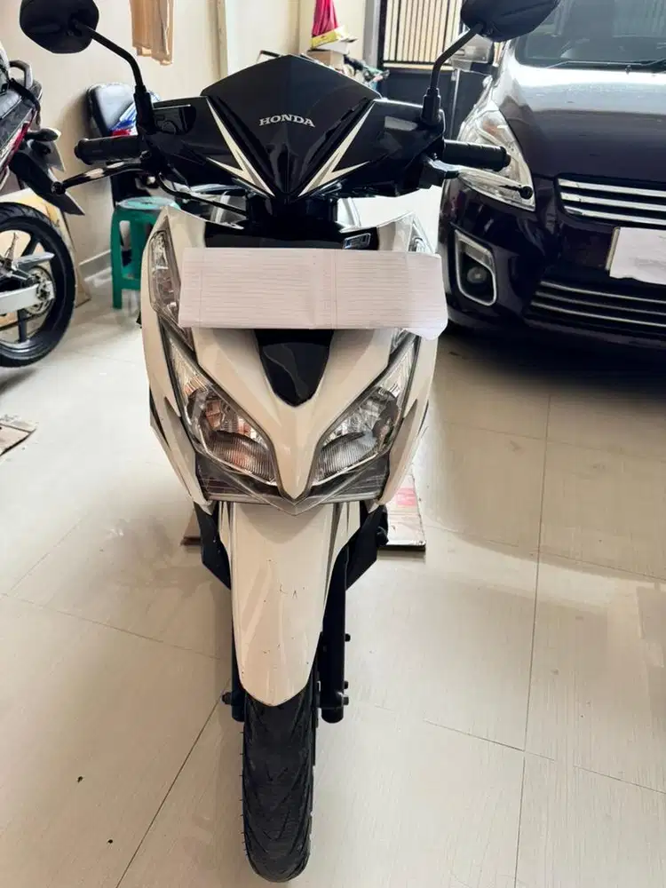 Vario Techno 2013 putih silver