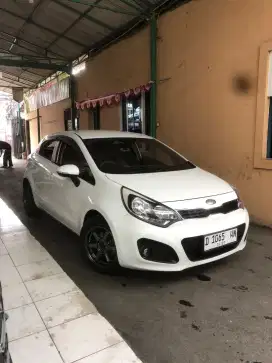 dp16jt Kia Rio SE AT MATIC 2013 5 doors manual 2014 mt g yaris
