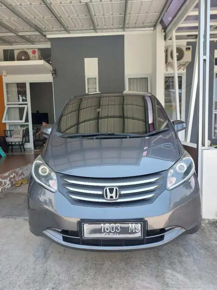 Honda freed e psd 2010