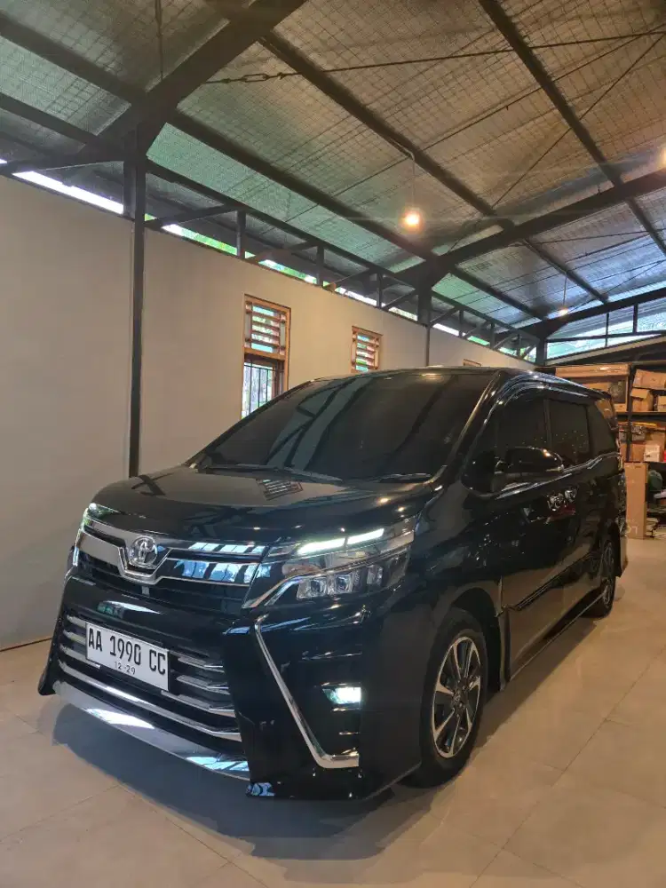 Toyota Voxy 2.0 AT istimewa low KM