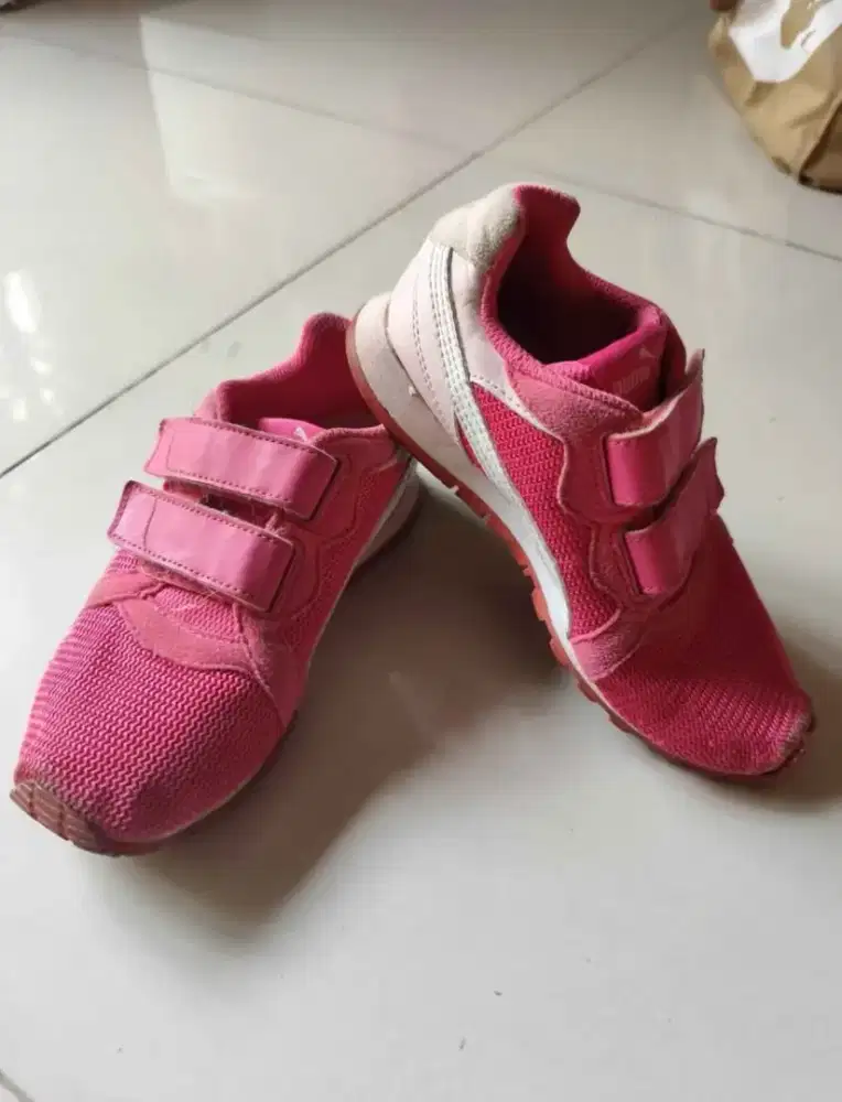 Sepatu Puma anak Size 32