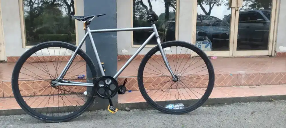 Sepeda fixie siap pakai
