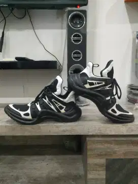 Sepatu LV Archlight Sneakers