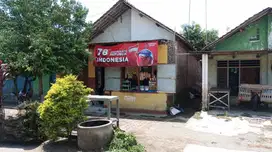 RUMAH DI KELURAHAN BRODOT, BANDAR KEDUNGMULYO, JOMBANG