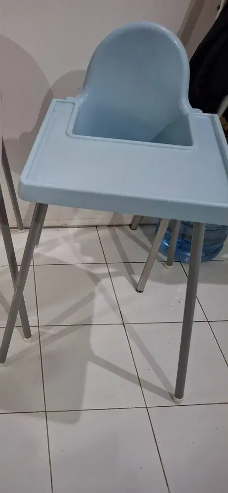 Kursi makan bayi (warna biru)