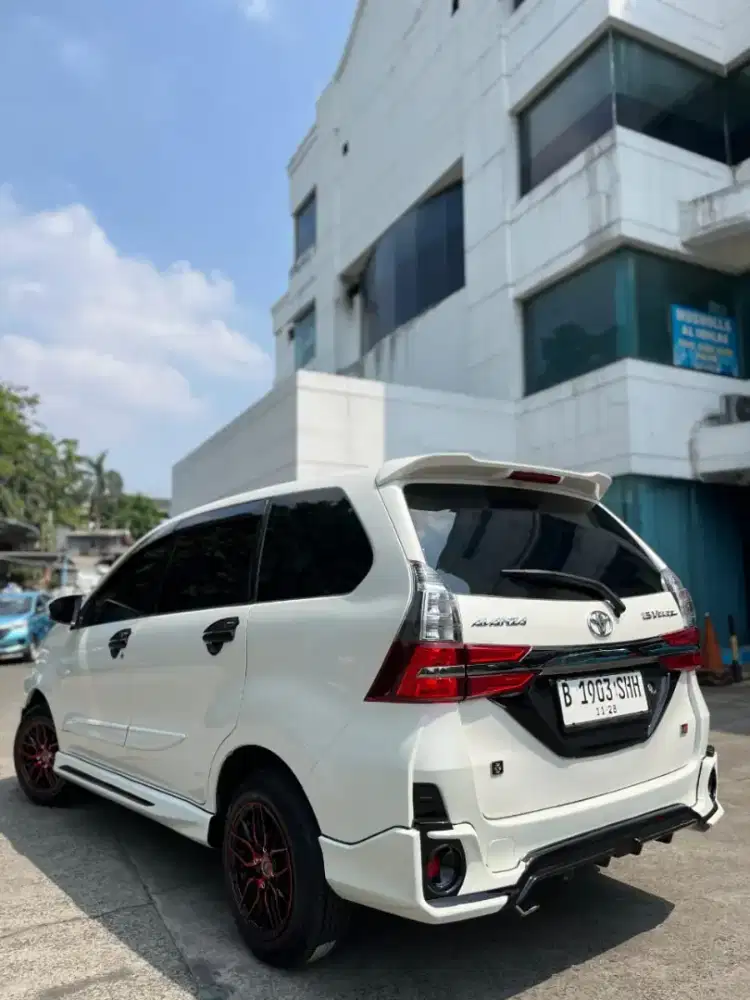 Mobil mewah bergaransi