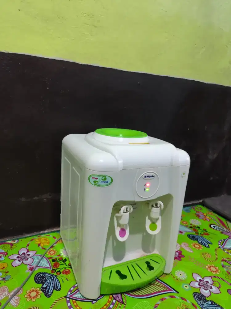 Jual dispenser murah Miyako WD-290 PHC Hot Cool, mau pindah kos.