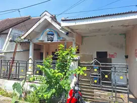 RUMAH DI KELURAHAN ASRIKATON, PAKIS MALANG