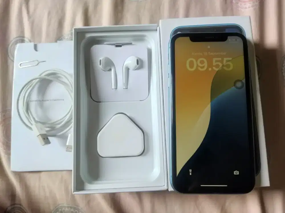 Jual iPhone XR 64 GB Full Set (Wifi Only)