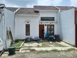 RUMAH DI KELURAHAN BUMIAYU, KEDUNGKANDANG, MALANG