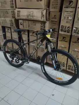 Sepeda MTB United Clovis 6.10