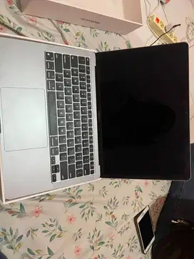 MacBook Air M1 2020 Resmi - 256GB SSD - Space Grey