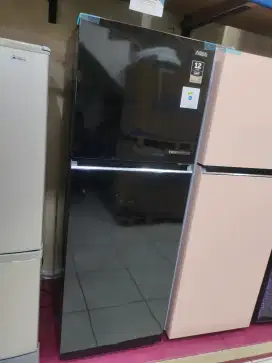 Kulkas 2 pintu AQUA inverter
