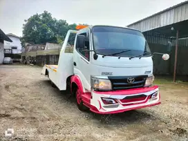 Toyota Dyna 110et towing 2010