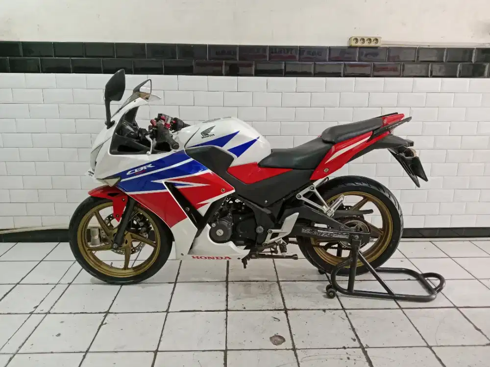 Honda cbr150r 2014 mesin halus terawat