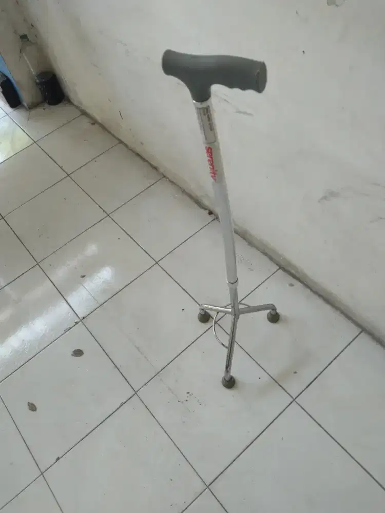 Jual tongkat bantu jalannnya.