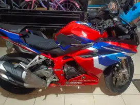 Dijual dan tuker tambah matic cbr 250 rr 2018 hitam