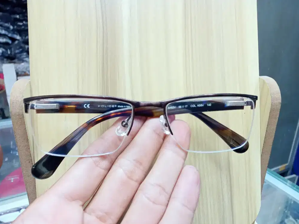 Kacamata pria original brand(POLICE)90% Masih mulus