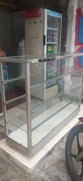 meja etalase toko