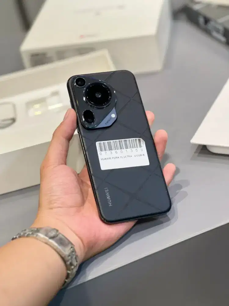 Huawei Pura 70 Ultra second