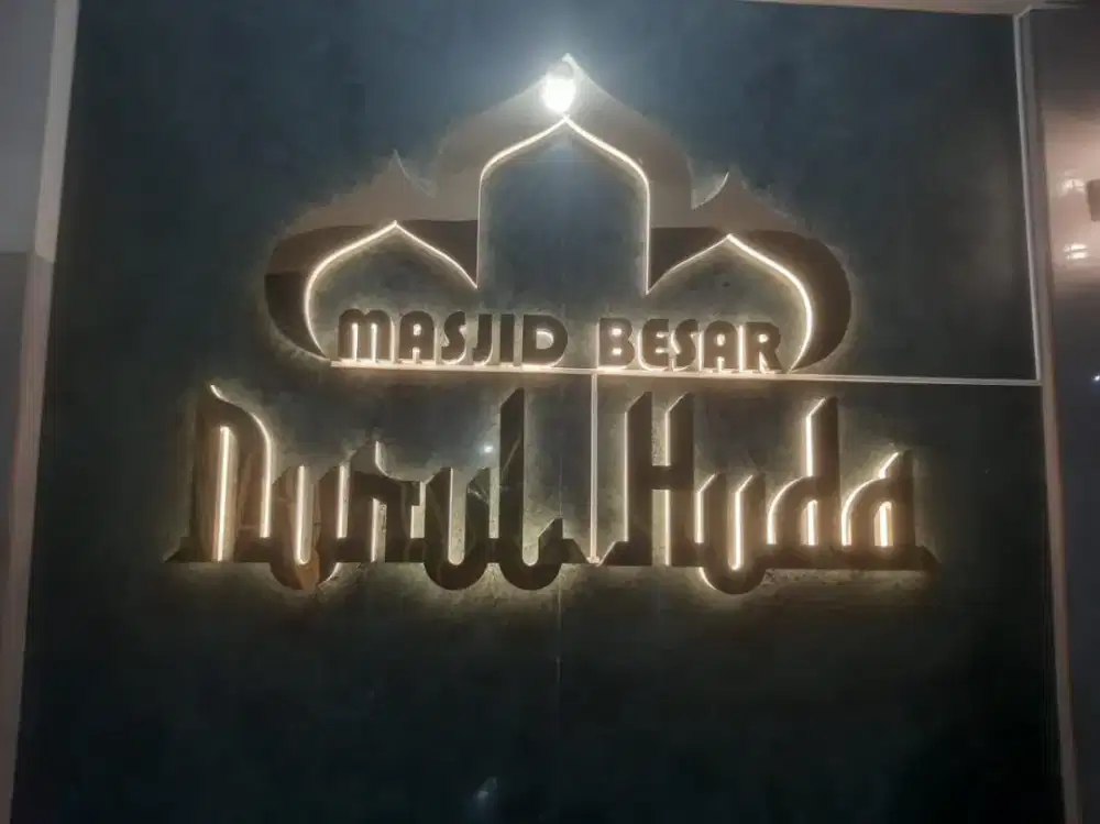 jasa dekorasi huruf akrilik neon box