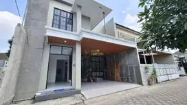 RUMAH SIAP HUNI 2 LANTAI DALAM PERUMAHAN DI JAKAL KM 10
