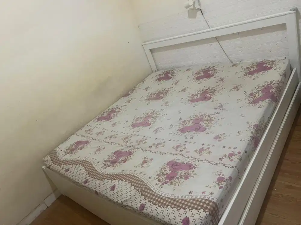 Rangka tempat tidur ikea