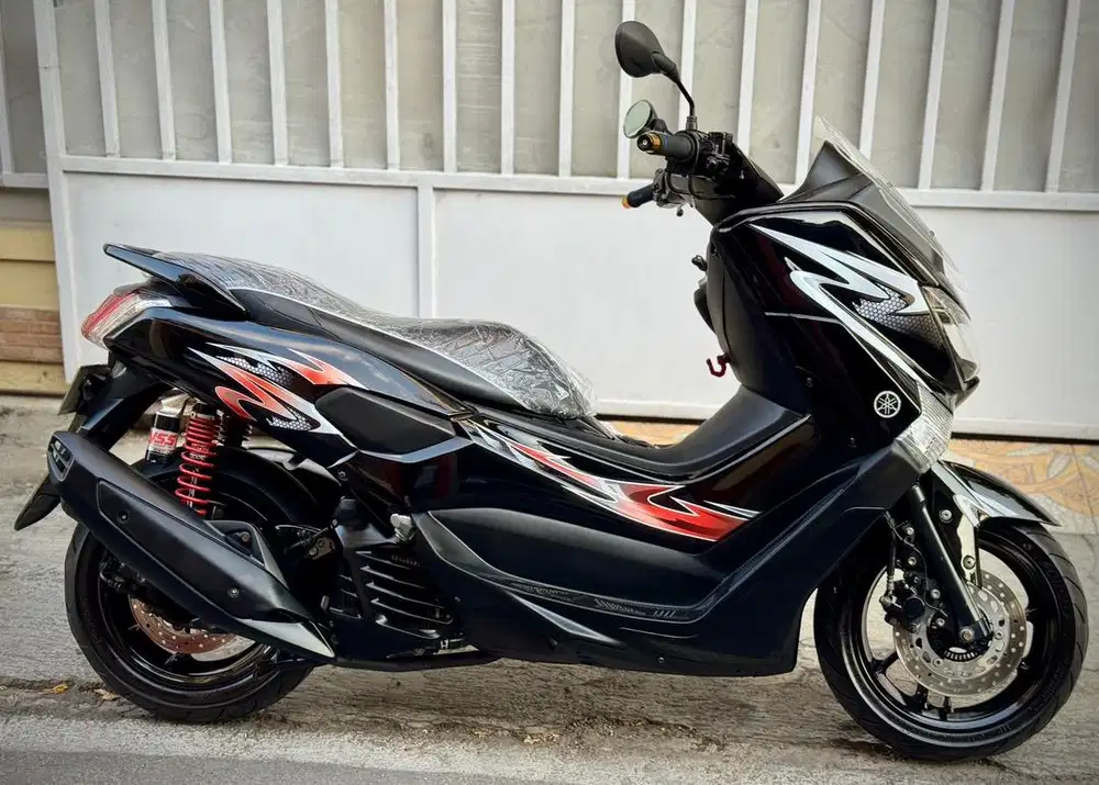 Yamaha NMAX 155 BLACK modis AD