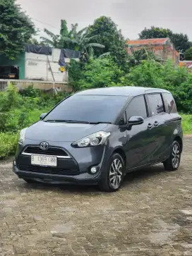 Toyota sienta V at 2017 low km 70rb