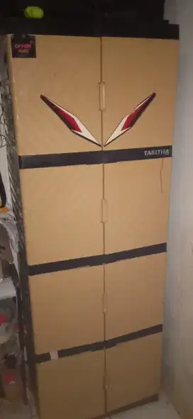Lemari pakaian 4 pintu