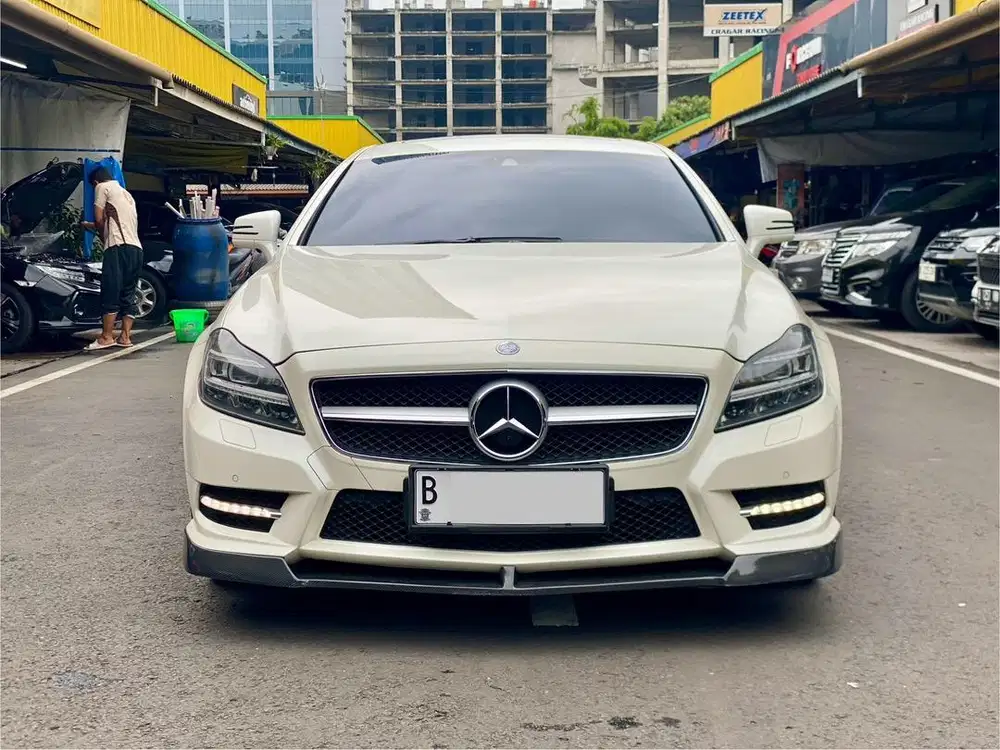 MERCEDES BENZ CLS350 AMG AT PUTIH 2012