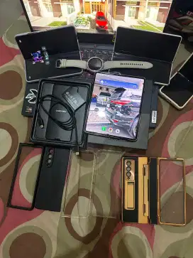 Samsung Galaxy Z Fold 3 12/256gb Fullset, bonus banyak