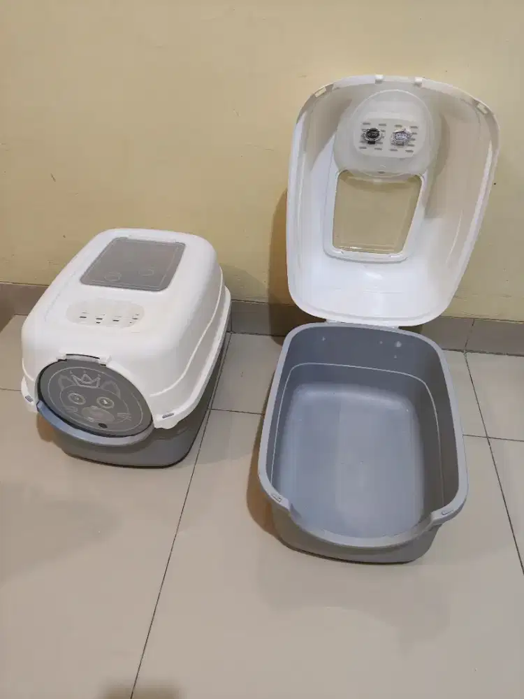 Litter box tertutup untuk kucing