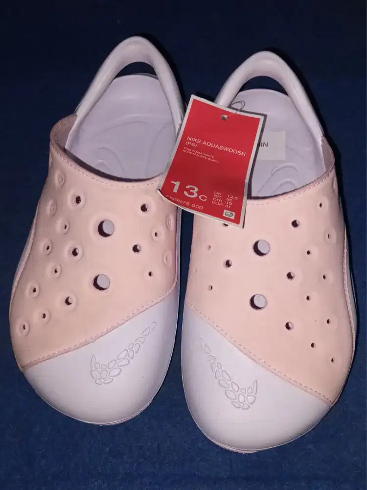 Sepatu Wanita Nike Aquaswoosh Pink-Putih