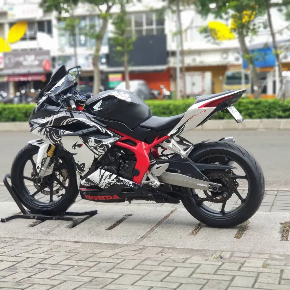 HONDA CBR 250RR NON ABS HITAM 2018 KM 15K PAJAK HIDUP SIAP GAS